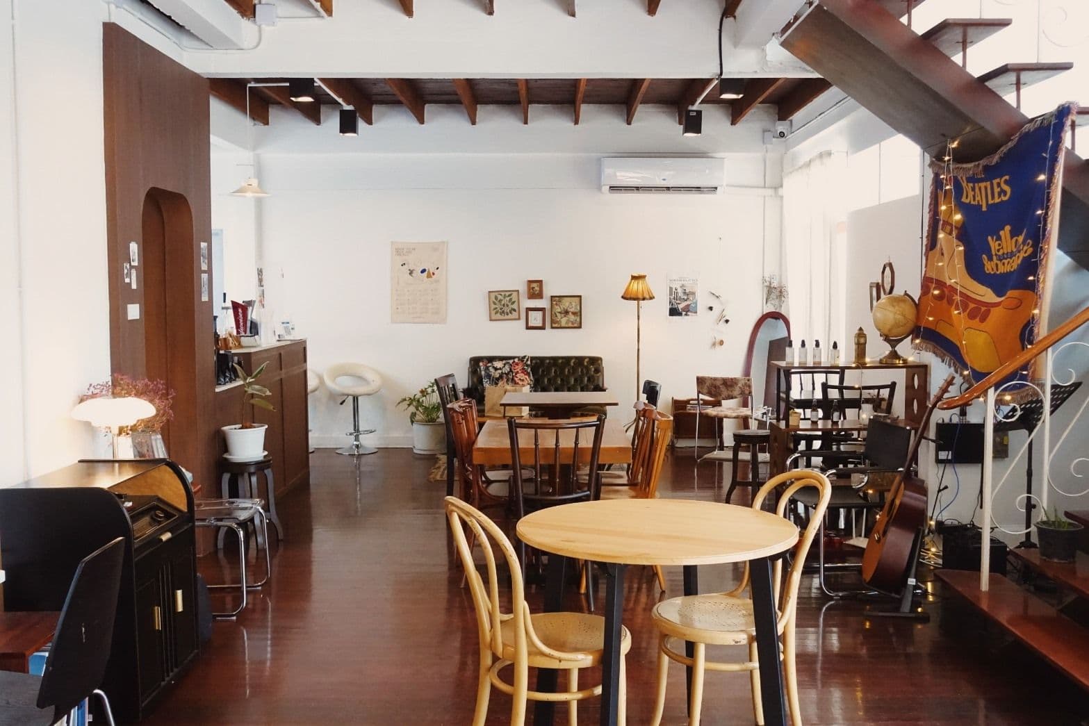 Knock Knock Cafe & Bar image 3