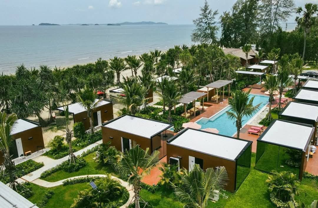 Mirror Mirror Hotel Cafe & Restaurant