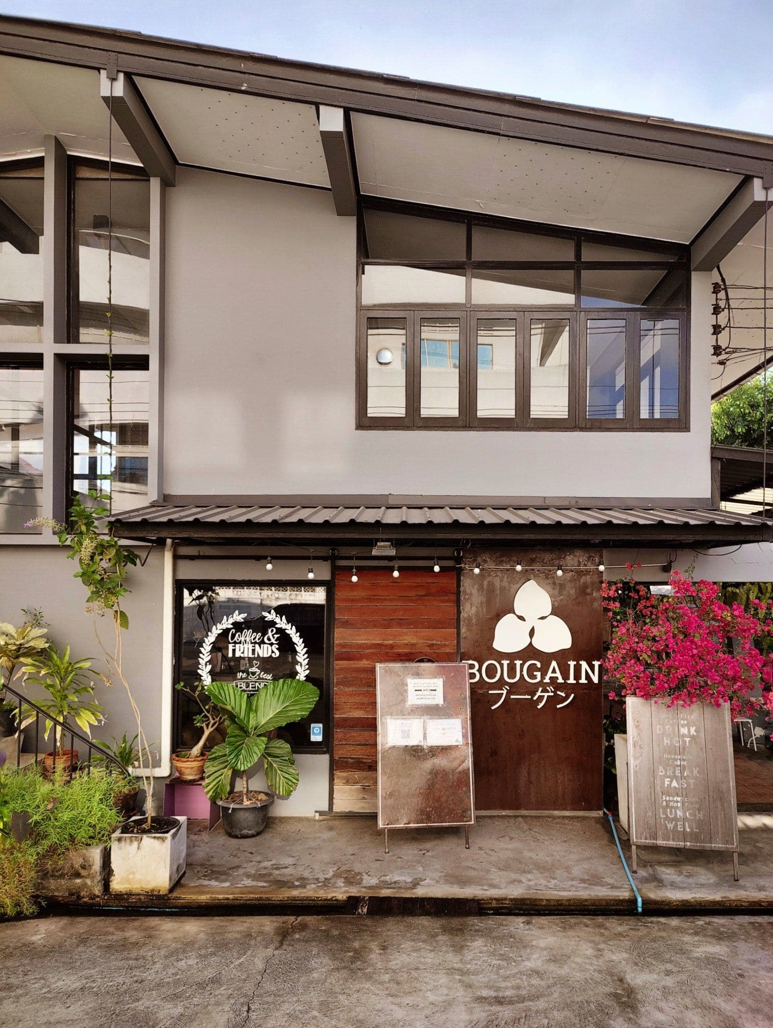 Bougain Cafe & craft