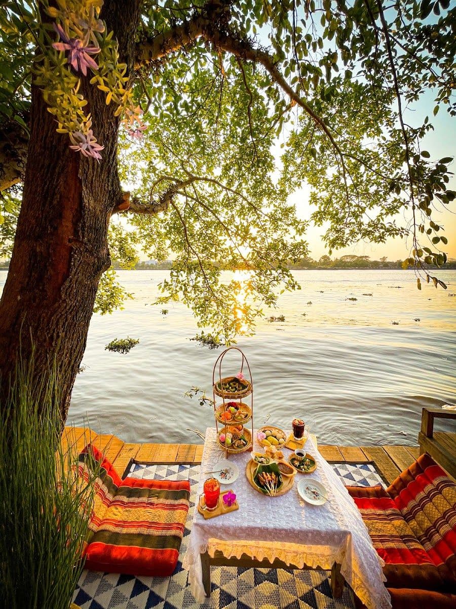 บ้านท่าน้ำนนท์ Chaopraya antique Cafe