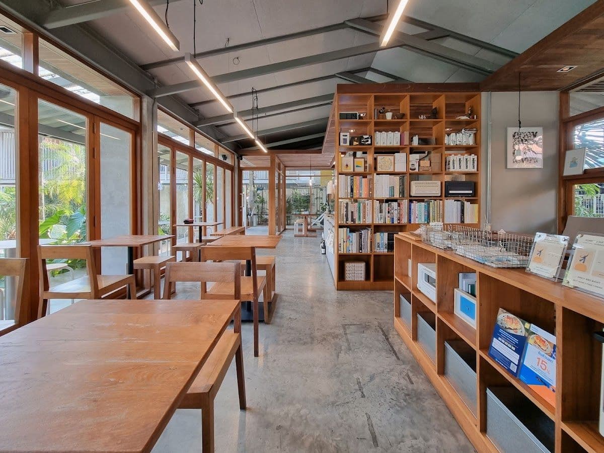 SUNKISS pool.bed.cafe