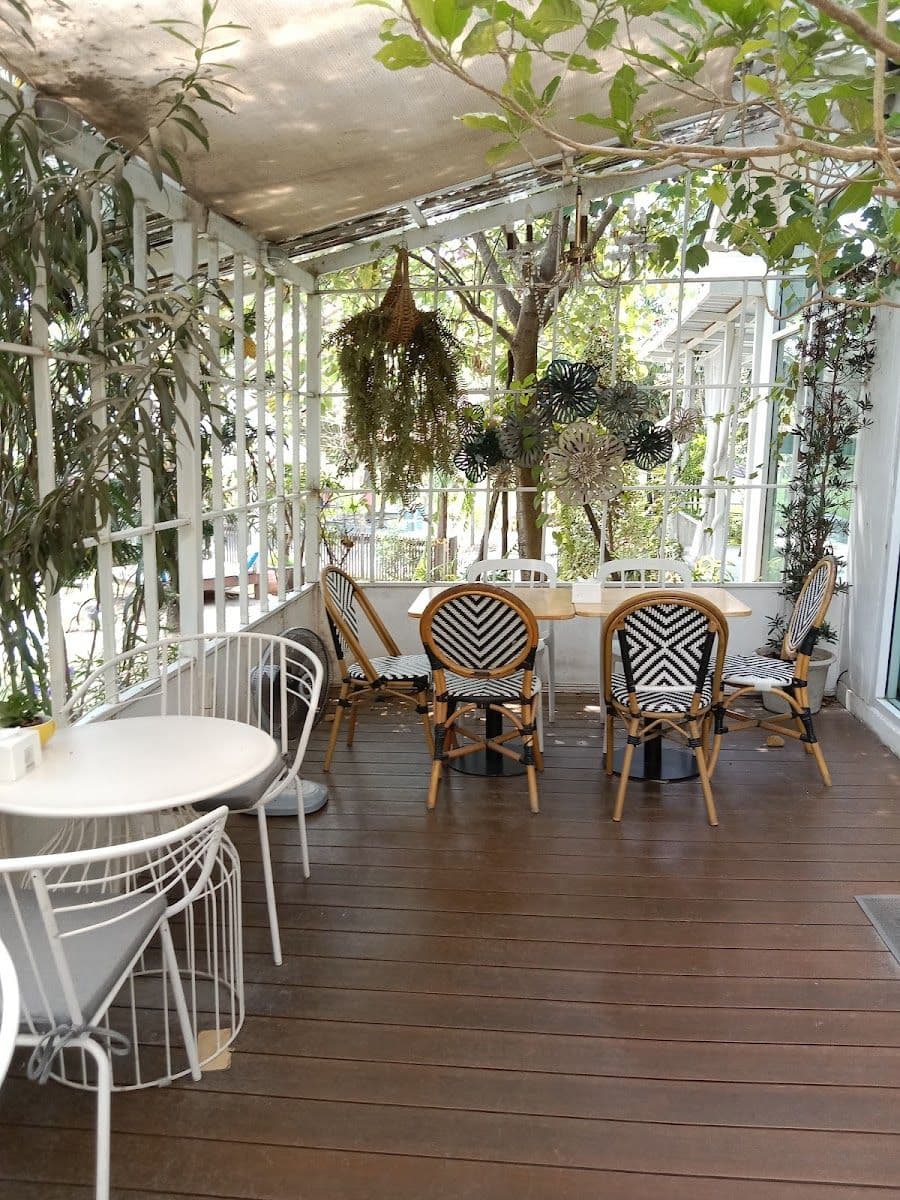 Peter Rabbit English Tea Time