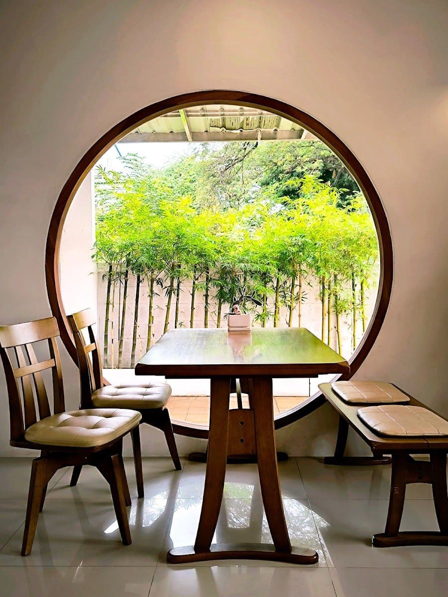 Jeji Cafe' & Dessert Shop