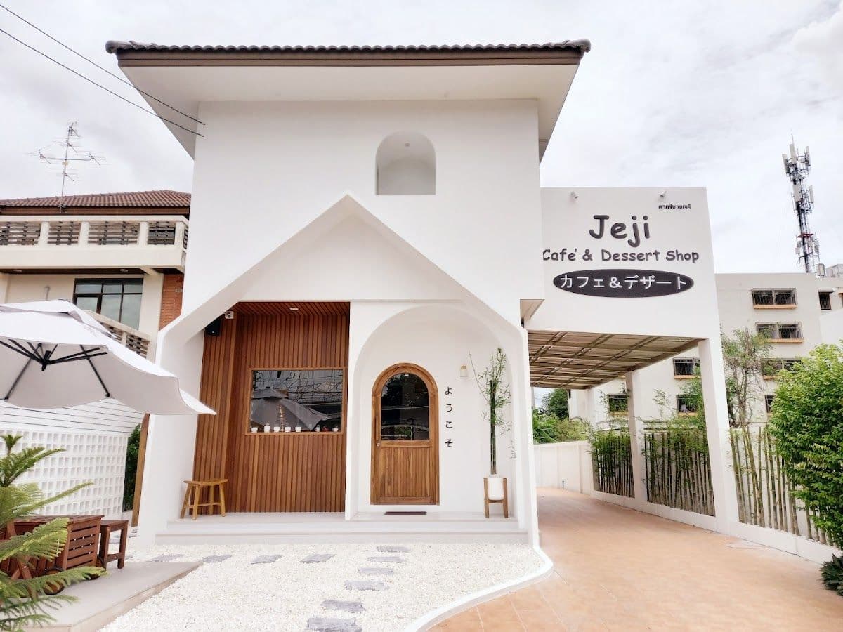 Jeji Cafe' & Dessert Shop image 3